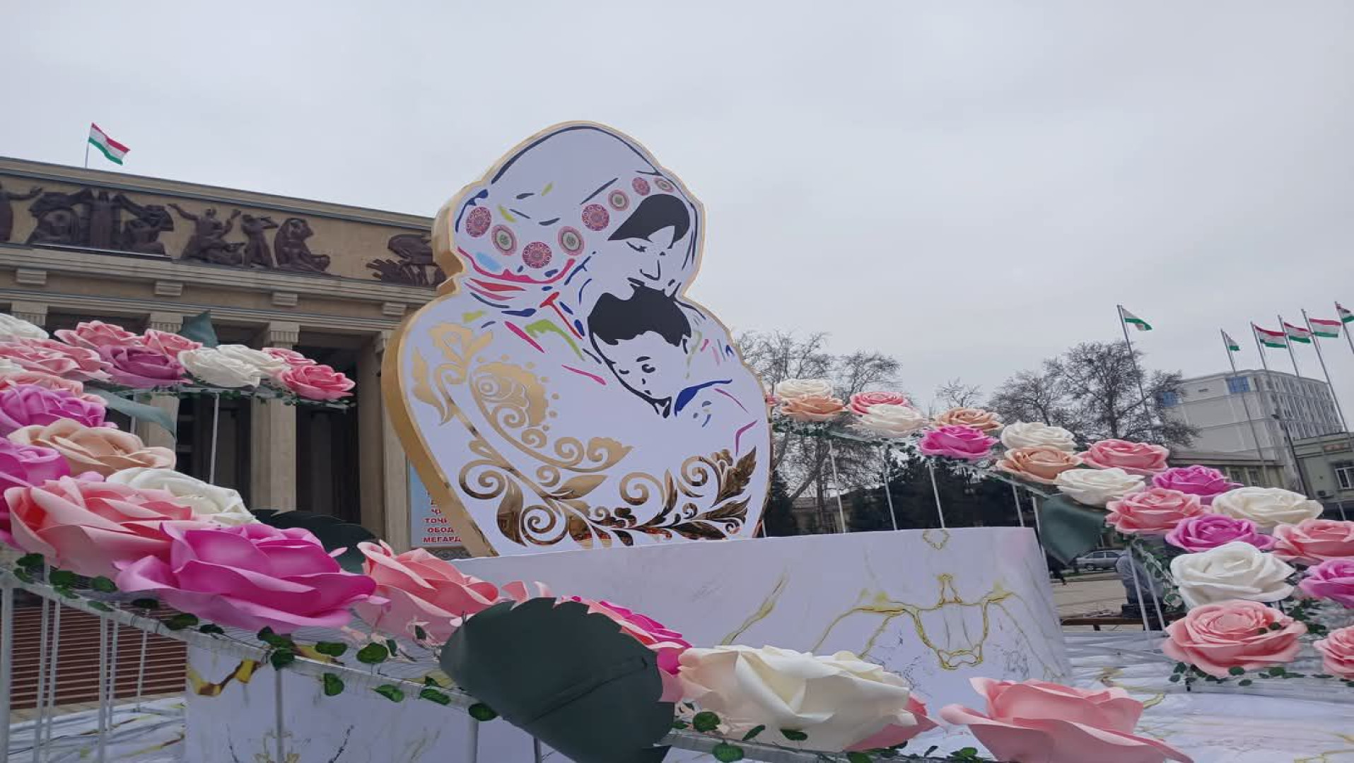 МОДАР ФАРИШТА БУД, ВА ЛЕКИН ХАБАР НАДОШТ...