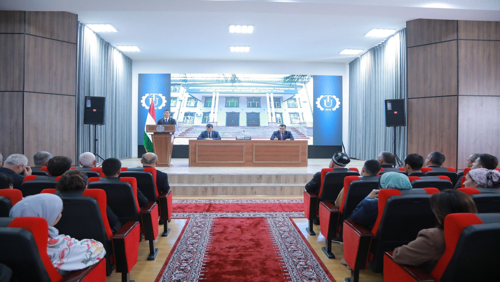 ТАЪҒИРОТИ КАДРӢ: МУАРРИФИИ ДИРЕКТОРИ НАВИ ДОНИШКАДА