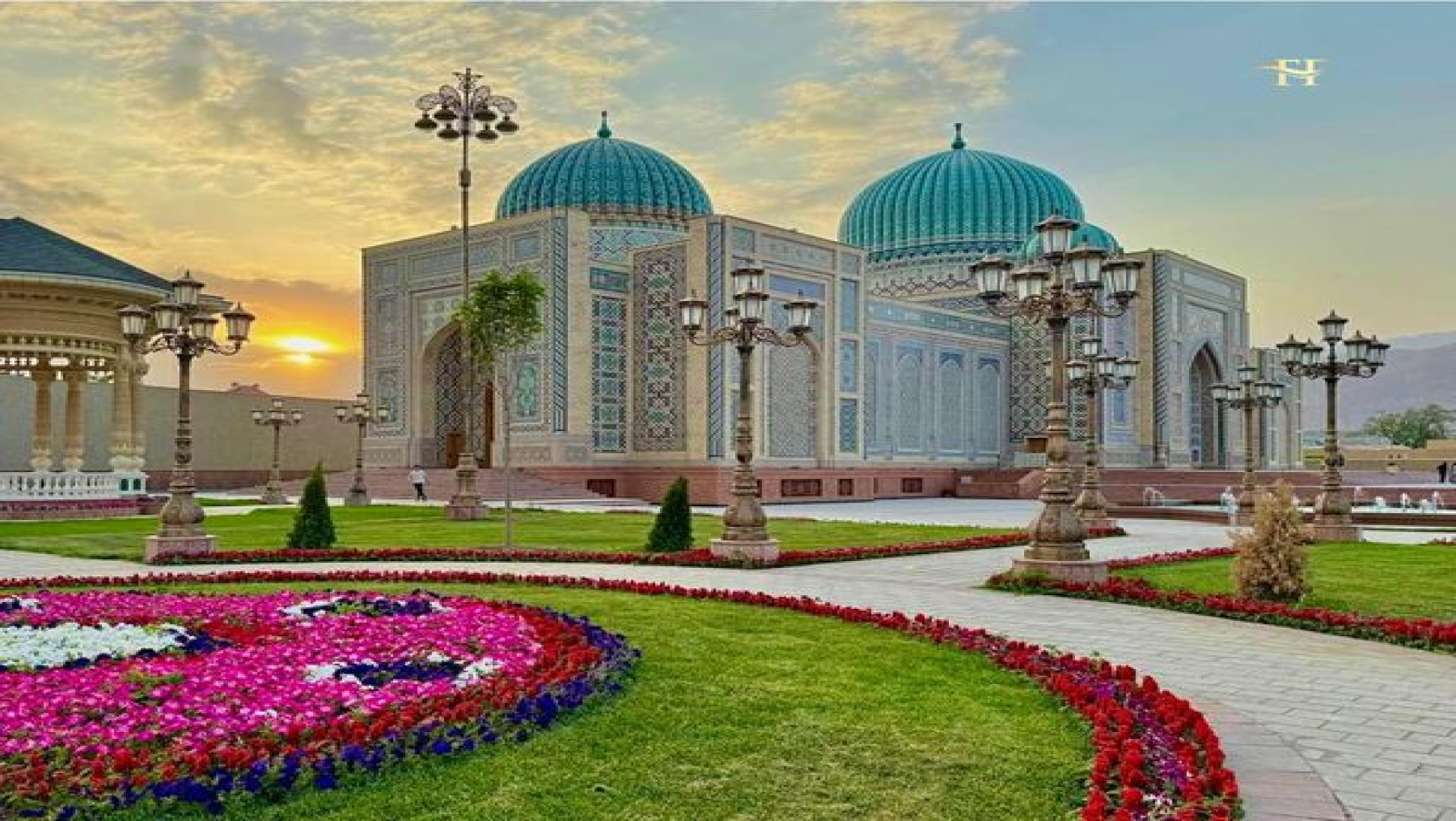 МЕРОСИ НИЁГОН ВА ТАҚОЗОИ ҚАРНИ XXI