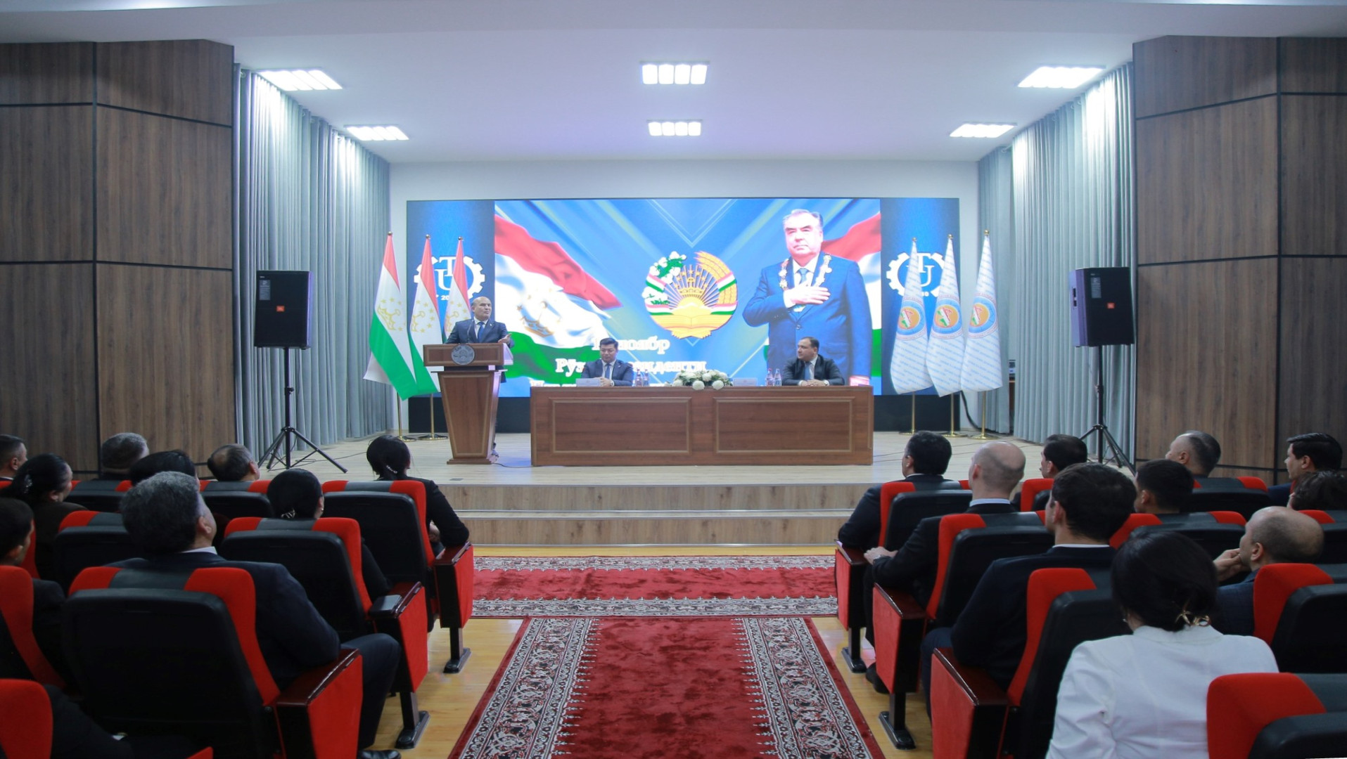 КОНФРОНС: "НАҚШИ ПЕШВОИ МИЛЛАТ ДАР ТАҲКИМИ АМНИЯТ ВА СУБОТИ МИЛЛӢ"