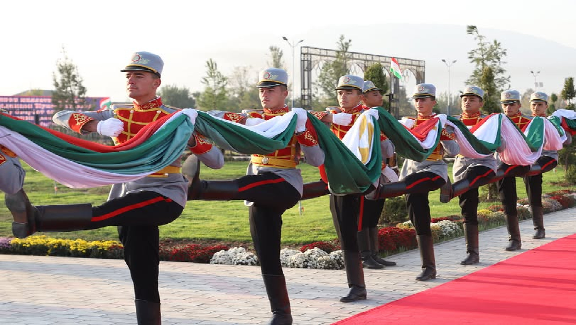 ПАРЧАМИ ДАВЛАТӢ — РАМЗИ ВАҲДАТУ ИФТИХОРИ МИЛЛӢ