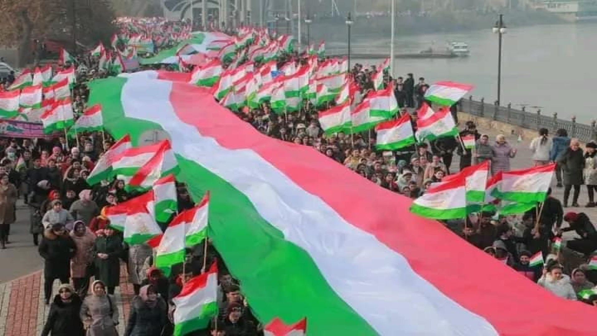 ПАРЧАМИ МИЛЛӢ-МАКТАБИ ХУДШИНОСӢ ВА ИФТИХОРИ МИЛЛӢ