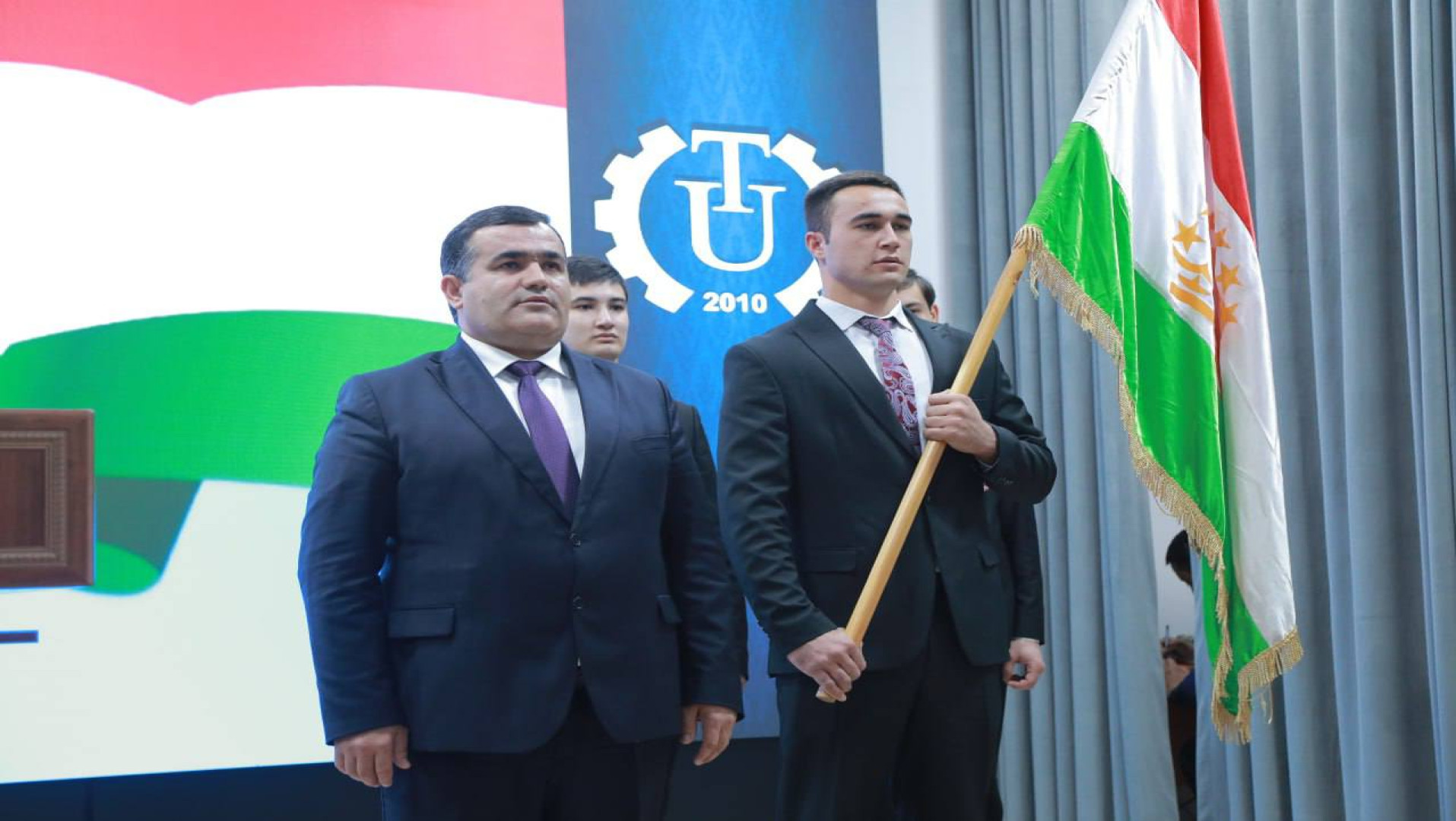 ҲАМОИШ: ПАРЧАМИ МИЛЛӢ-ИФОДАГАРИ ИҚБОЛУ ИСТИҚЛОЛ, НАНГУ НОМУС ВА ҲУВВИЯТИ МИЛЛИИ МО