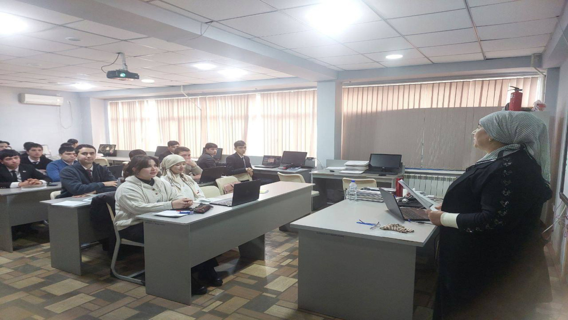 ОҒОЗИ ДАВРИ АВВАЛИ ОЗМУНИ ҶУМҲУРИЯВИИ “ФУРӮҒИ СУБҲИ ДОНОӢ КИТОБ АСТ” ДАР ДОНИШКАДА